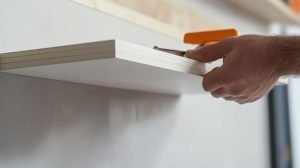 Hang Floating Shelves Without Drilling (5)
