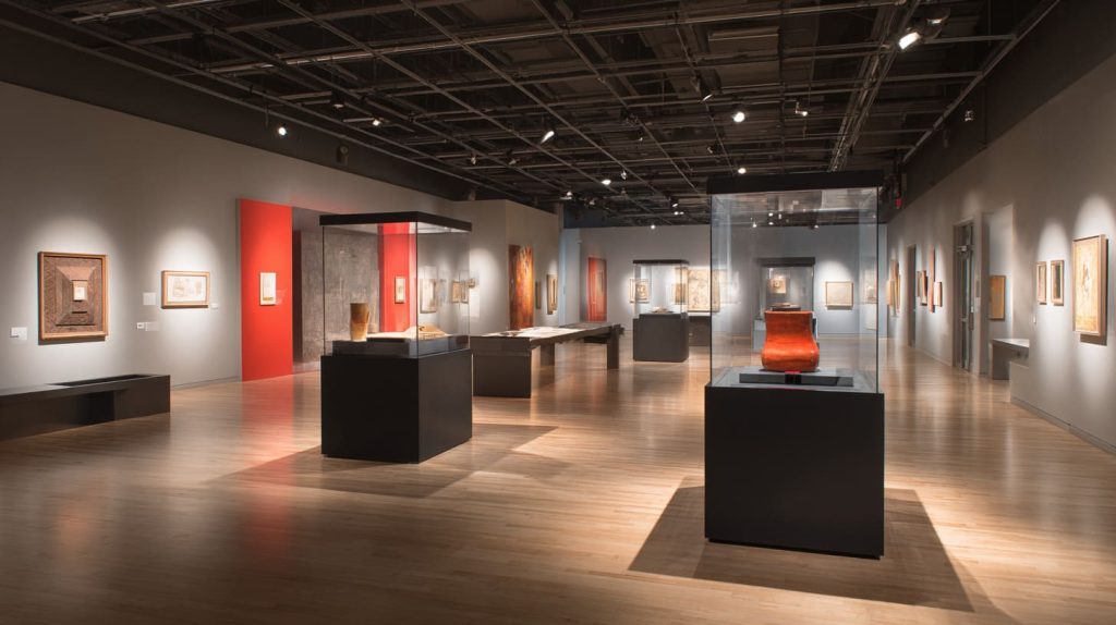Acrylic Displays for Museums and Art Galleries (4)