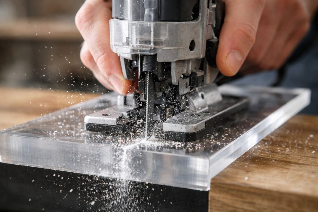 Cut Plexiglass with a Jigsaw guide (7)
