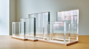Acrylic Frames VS Glass Frames for Home and Retail Use (8)