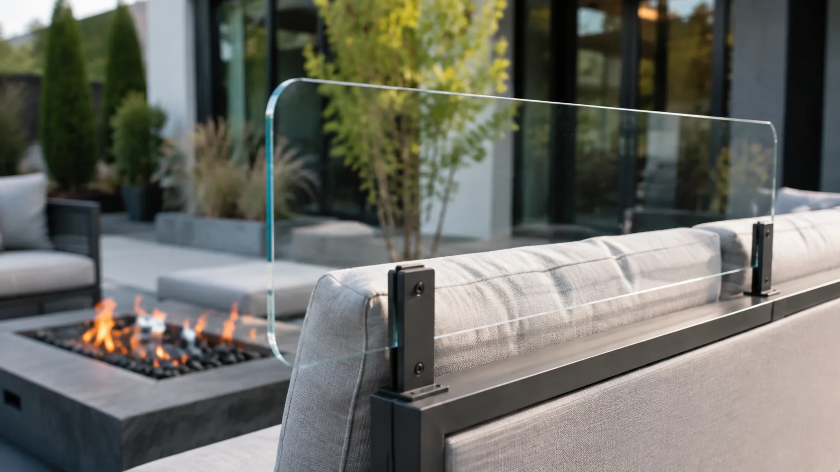 Clear polycarbonate panel for outdoor furniture